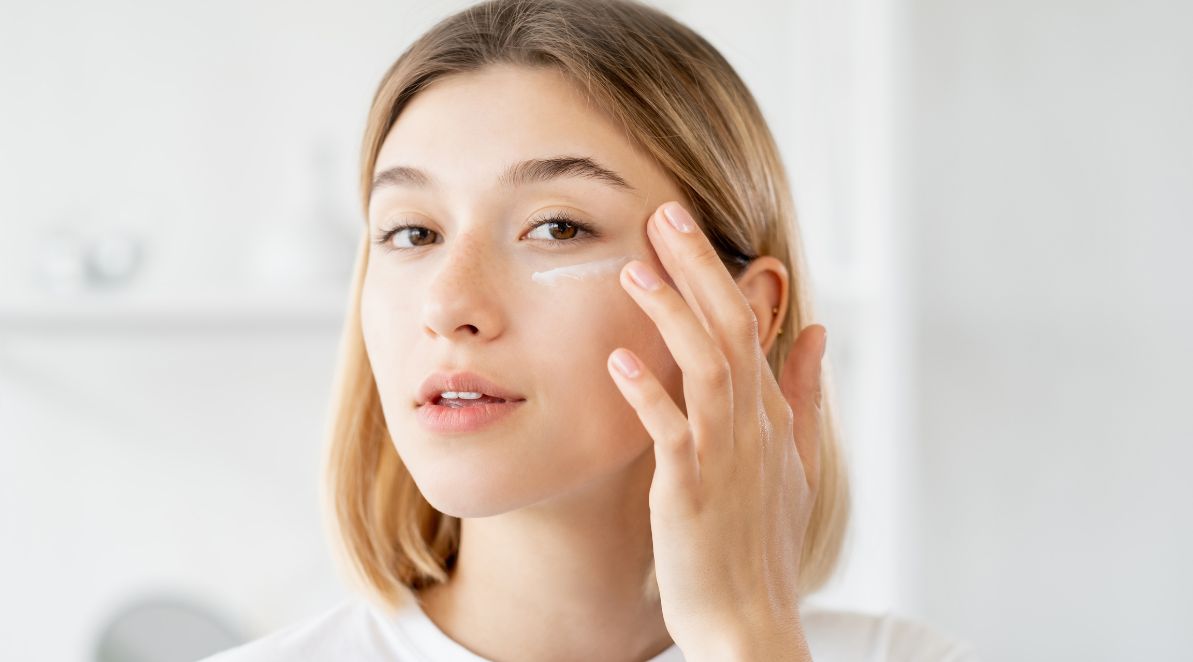 MORNING AND NIGHT UNDER EYE SKINCARE ROUTINE